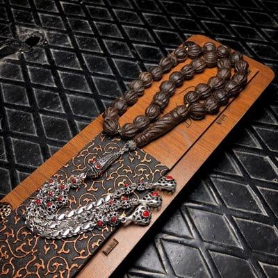 لماذا تعتبر مسبحة قيء الحوت باهظة الثمن؟